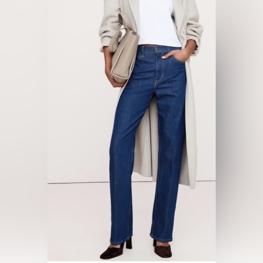 Banana Republic slim stacked bootcut jeans in a classic medium wash 💙